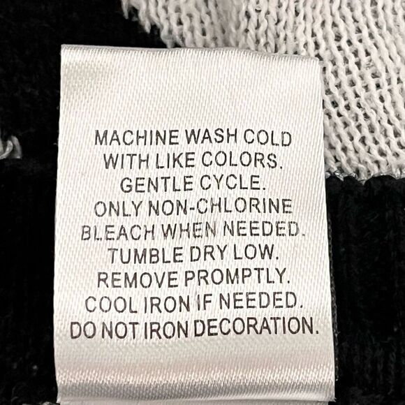 Disney Mickey Mouse Sweater   Sz M   EUC - Picture 4 of 4